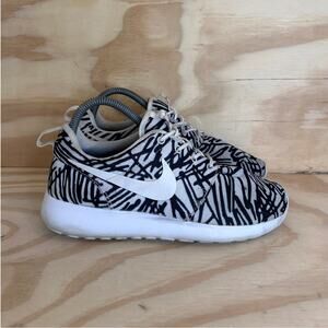 Nike - Roshe One Print - Running Shoes - White/Black - Women's - 7 - 599432-110